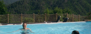 Einmaliger Blick aus dem Pool auf die Cevennen